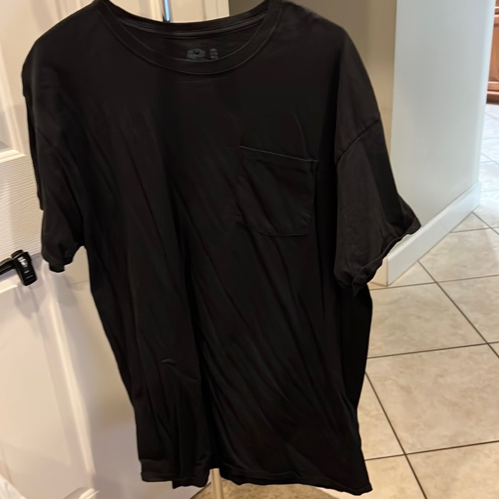 Fruit of the loom, 2XL t-shirt with front pocket.